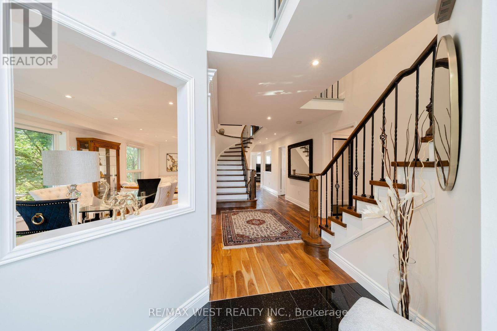 62 Briardale Place, Aurora, Ontario  L4G 6M4 - Photo 4 - N12409028