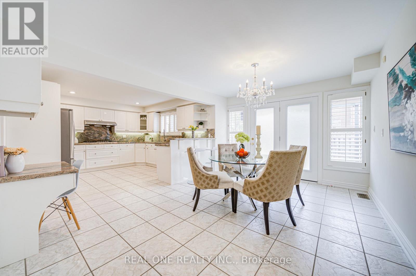 27 Binscarth Crescent, Vaughan, Ontario  L4J 4S4 - Photo 11 - N12409040