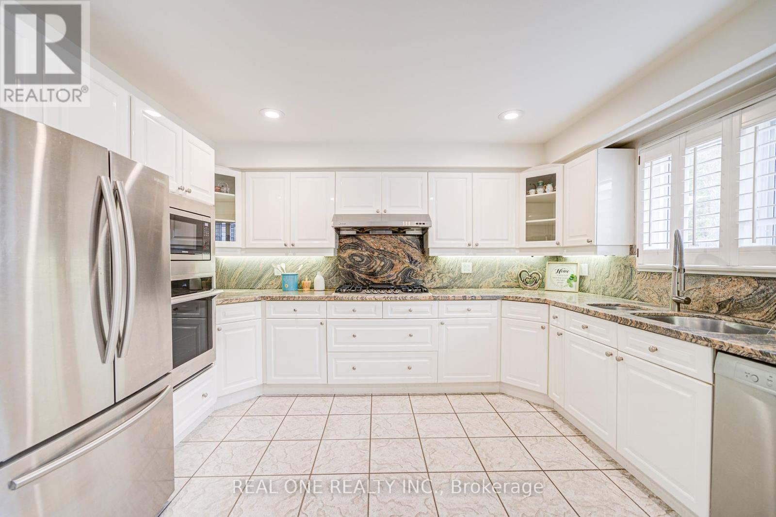 27 Binscarth Crescent, Vaughan, Ontario  L4J 4S4 - Photo 16 - N12409040