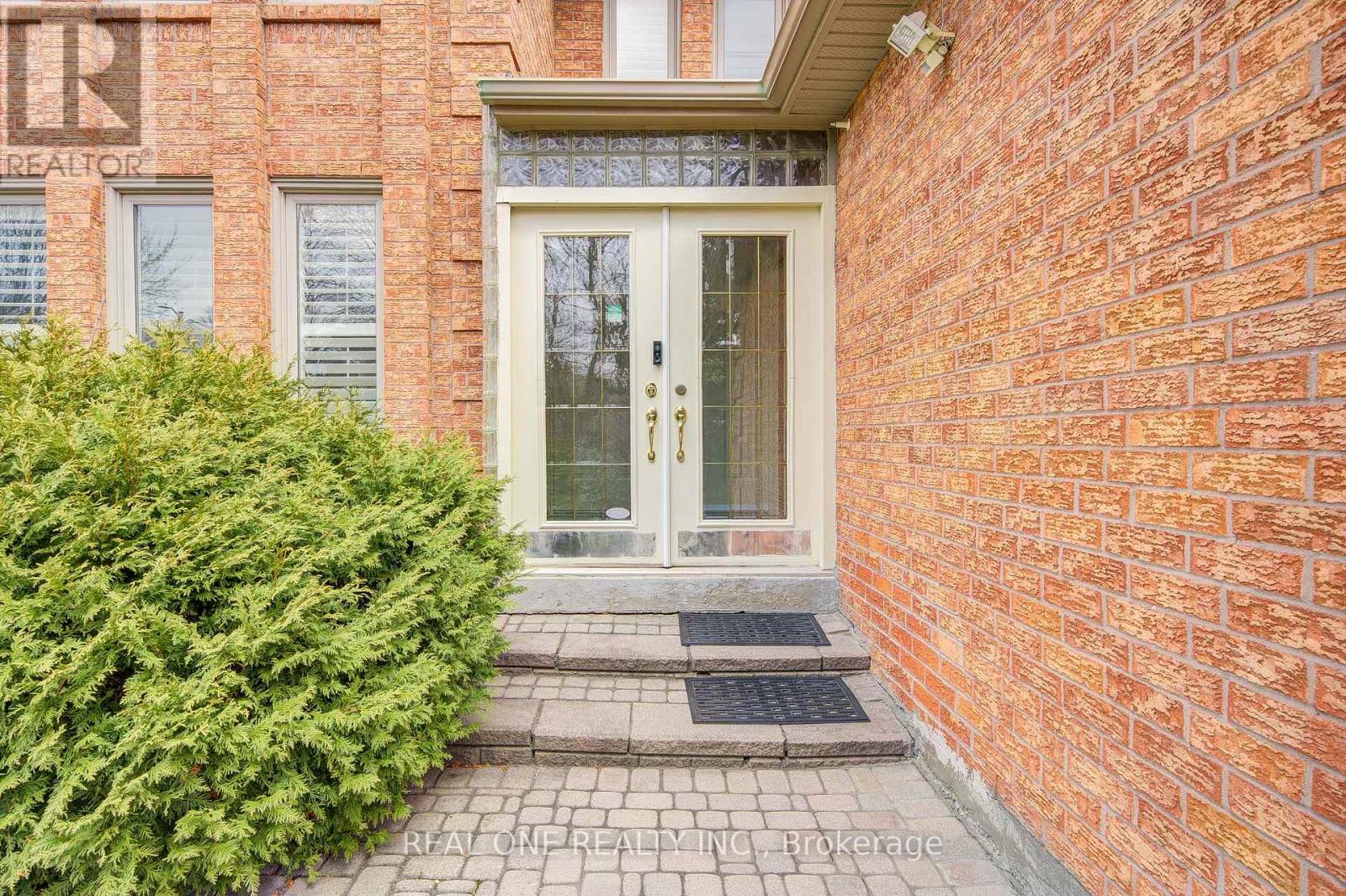 27 Binscarth Crescent, Vaughan, Ontario  L4J 4S4 - Photo 2 - N12409040