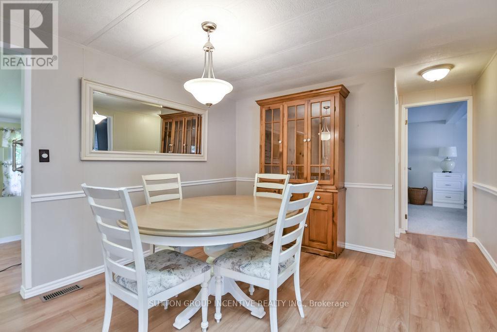 118 Linden Lane, Innisfil, Ontario  L9S 1N3 - Photo 13 - N12409042