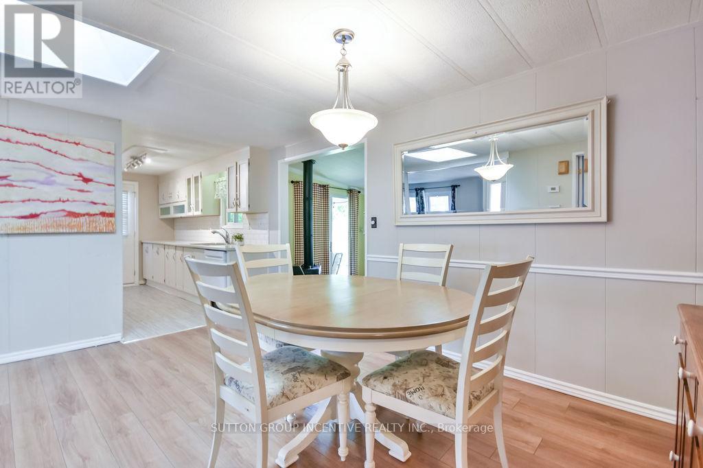 118 Linden Lane, Innisfil, Ontario  L9S 1N3 - Photo 14 - N12409042