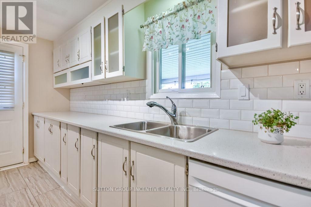 118 Linden Lane, Innisfil, Ontario  L9S 1N3 - Photo 17 - N12409042