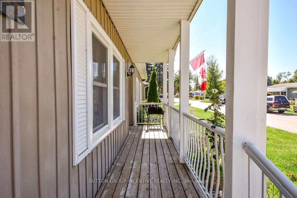 118 Linden Lane, Innisfil, Ontario  L9S 1N3 - Photo 6 - N12409042