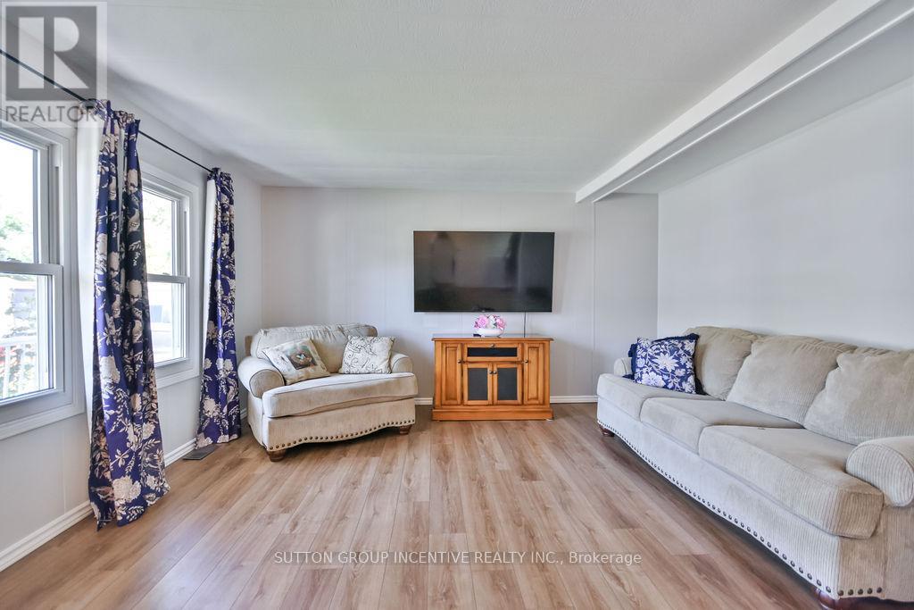 118 Linden Lane, Innisfil, Ontario  L9S 1N3 - Photo 7 - N12409042