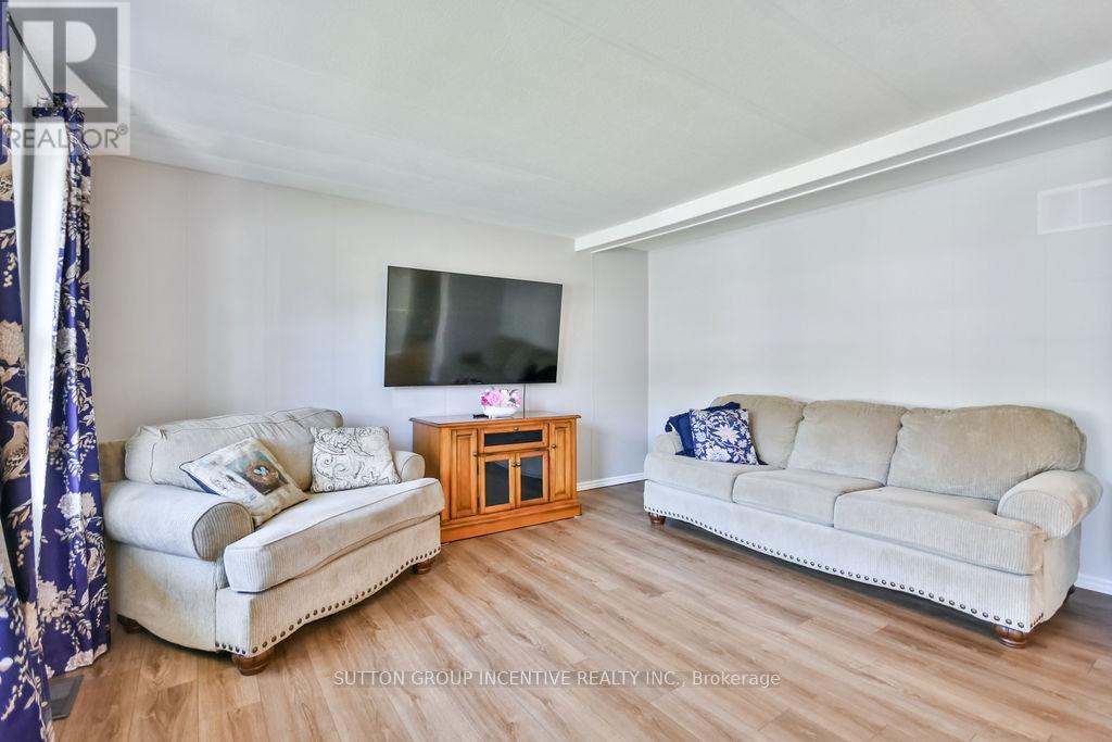 118 Linden Lane, Innisfil, Ontario  L9S 1N3 - Photo 8 - N12409042