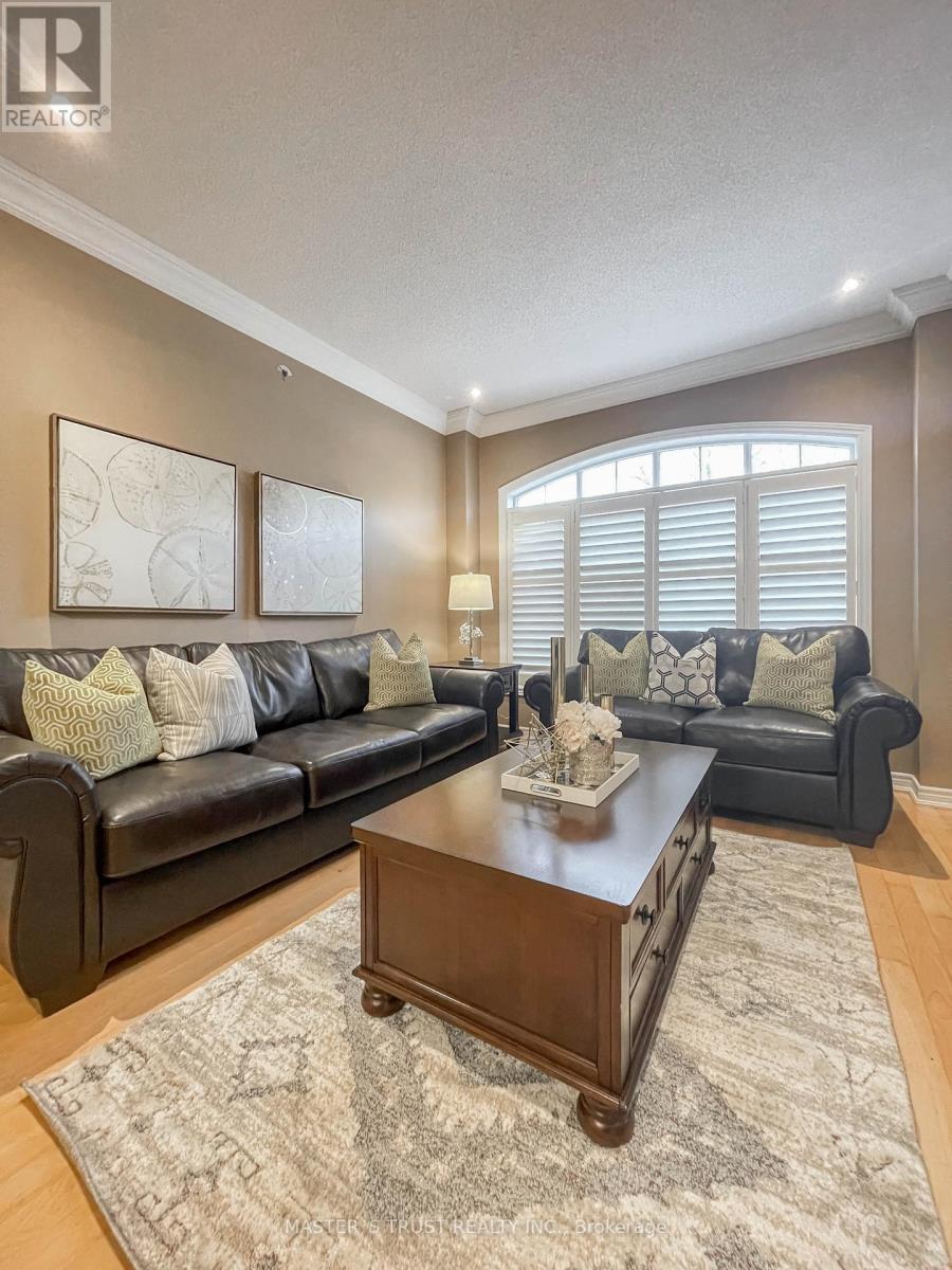 70 Brass Drive, Richmond Hill, Ontario  L4E 4T5 - Photo 11 - N12409093