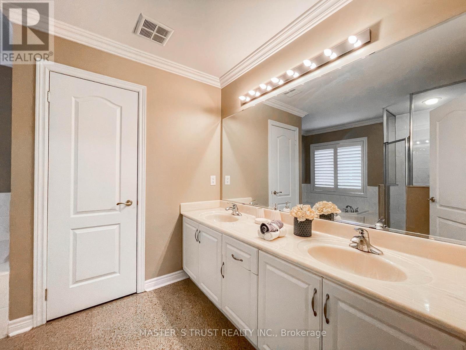 70 Brass Drive, Richmond Hill, Ontario  L4E 4T5 - Photo 41 - N12409093