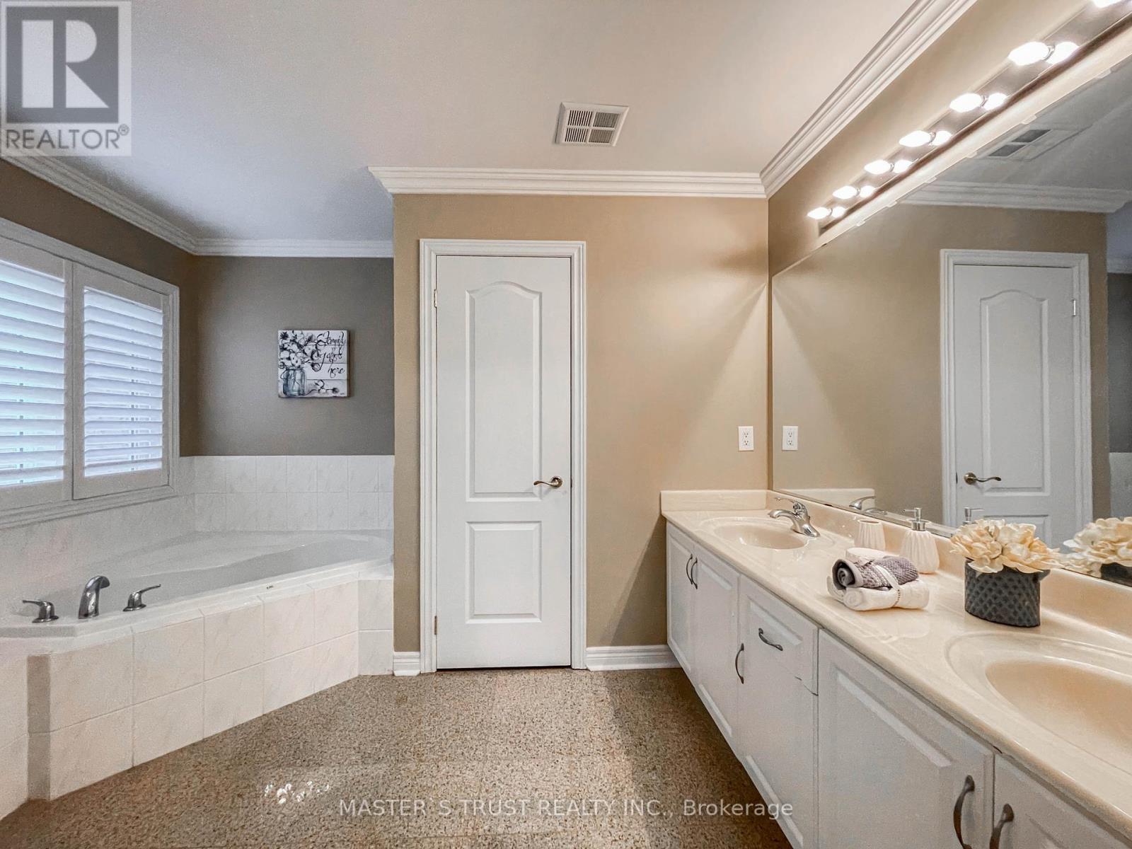 70 Brass Drive, Richmond Hill, Ontario  L4E 4T5 - Photo 42 - N12409093