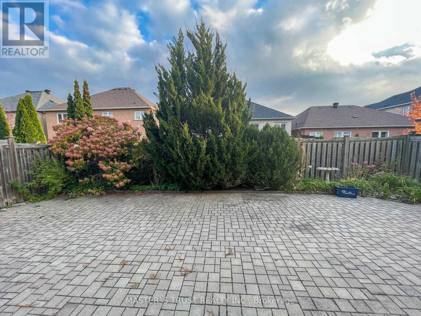 70 Brass Drive, Richmond Hill, Ontario  L4E 4T5 - Photo 6 - N12409093