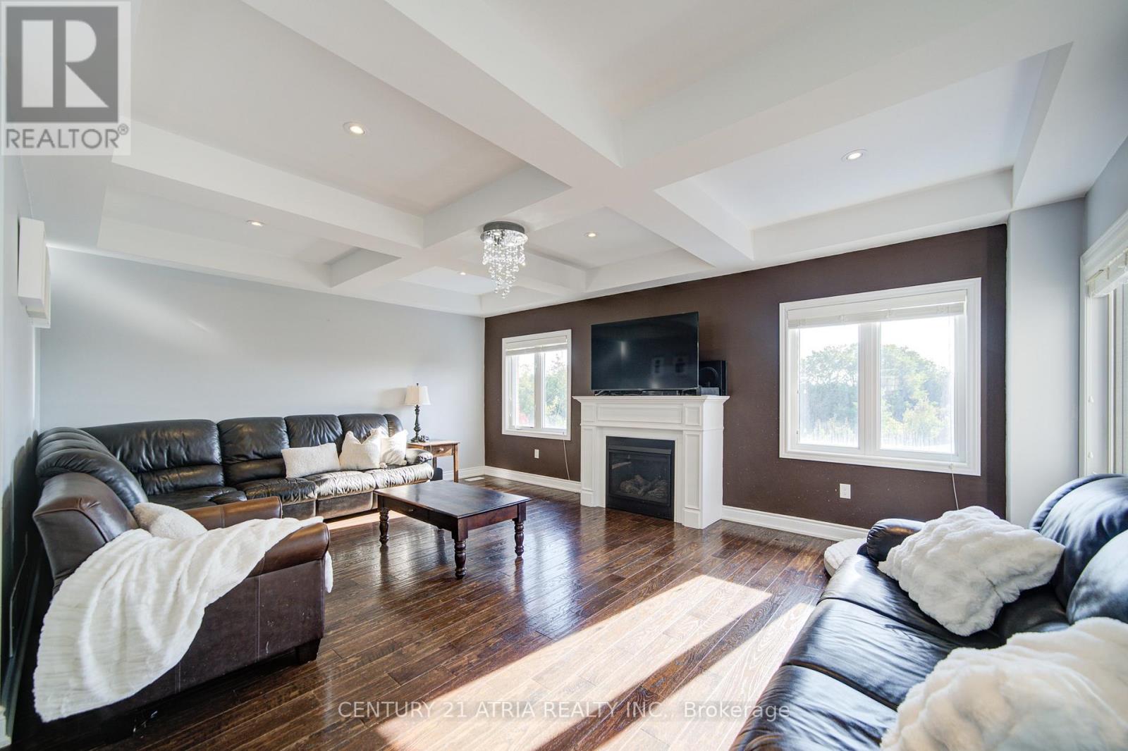 10 Gladys Rolling Avenue, East Gwillimbury, Ontario  L0G 1M0 - Photo 12 - N12409127