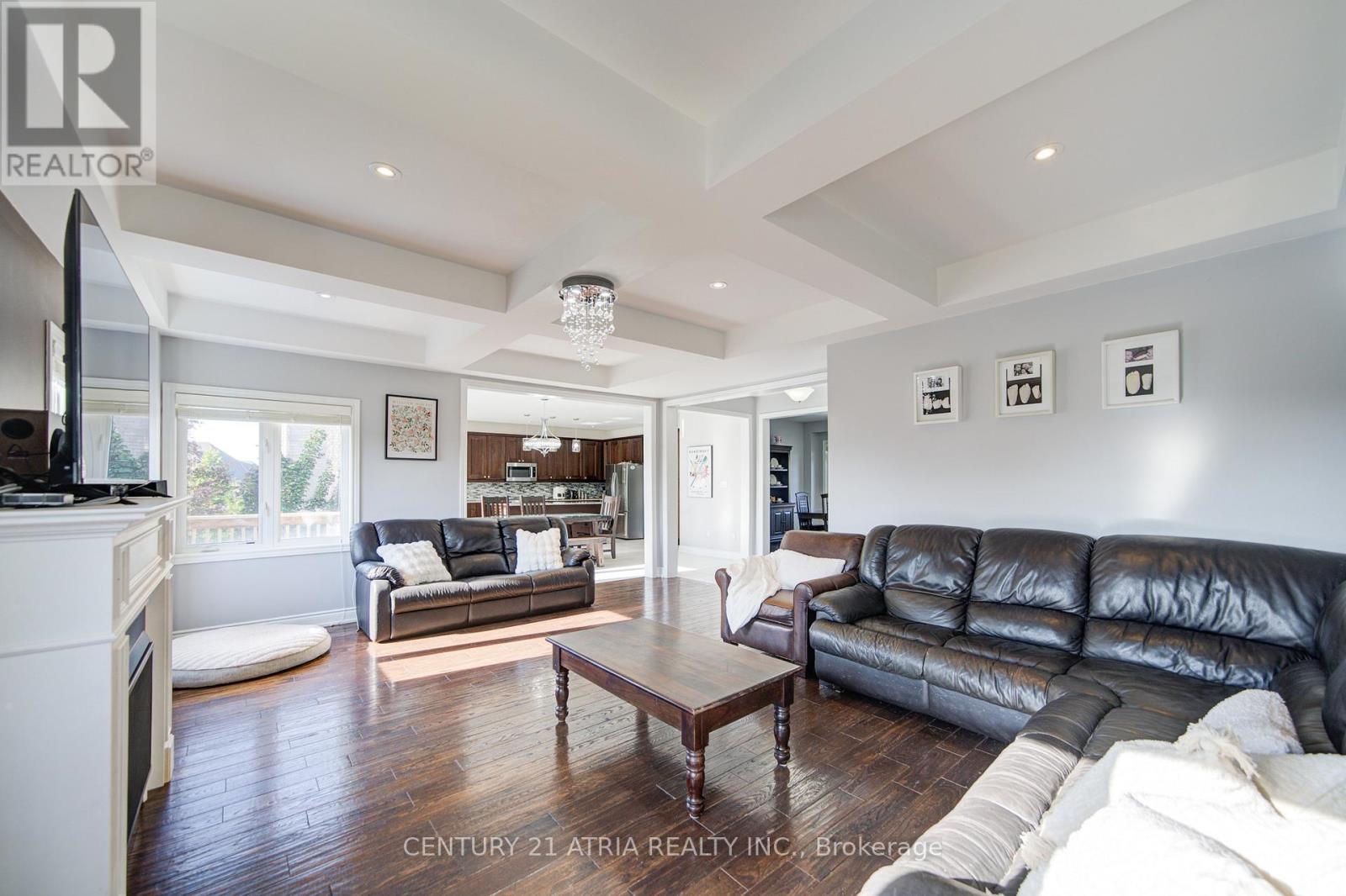 10 Gladys Rolling Avenue, East Gwillimbury, Ontario  L0G 1M0 - Photo 14 - N12409127
