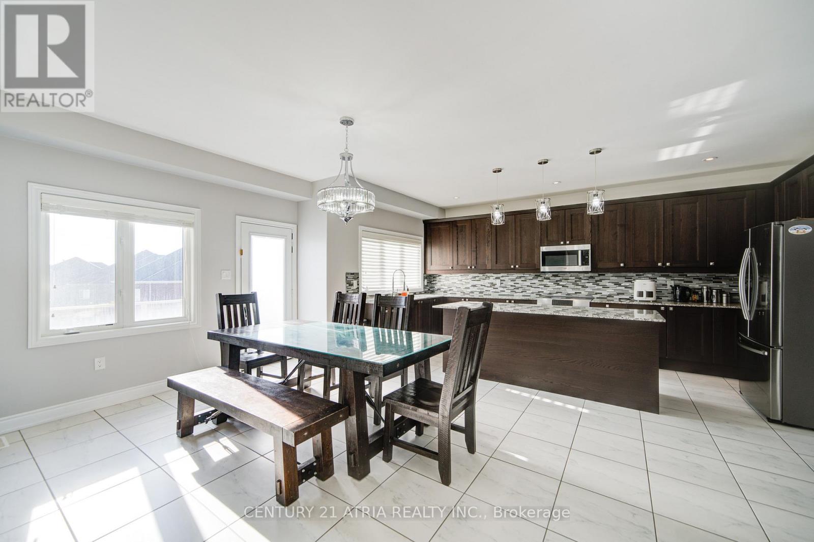 10 Gladys Rolling Avenue, East Gwillimbury, Ontario  L0G 1M0 - Photo 15 - N12409127