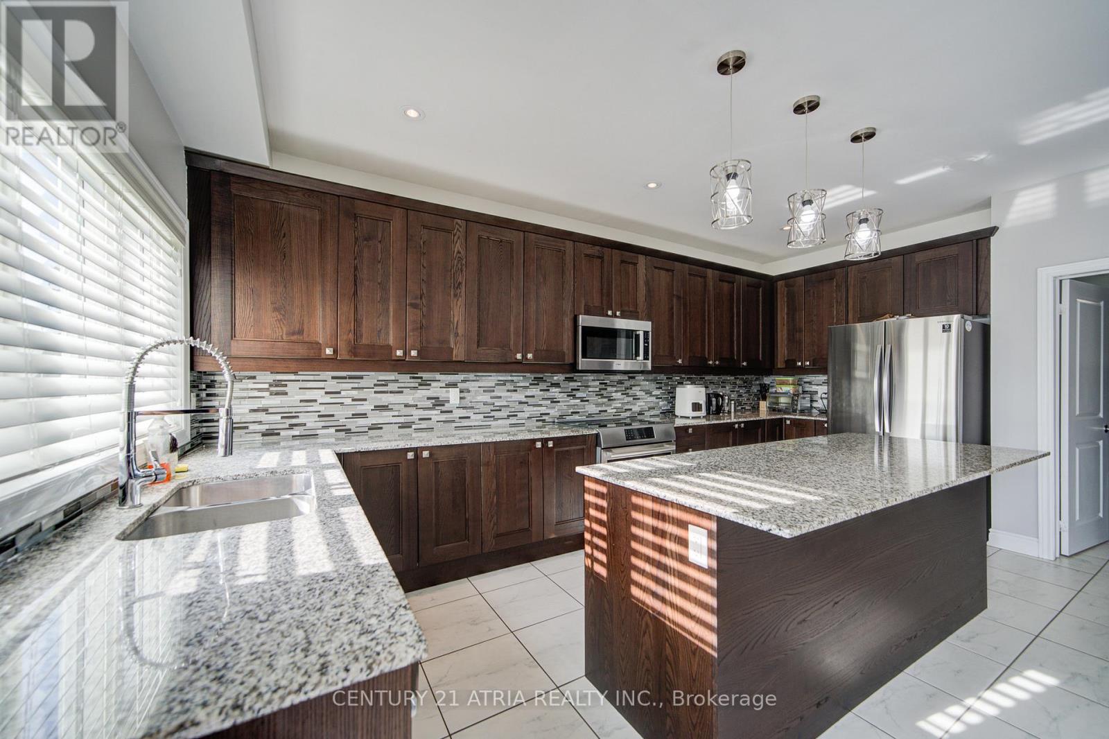 10 Gladys Rolling Avenue, East Gwillimbury, Ontario  L0G 1M0 - Photo 17 - N12409127