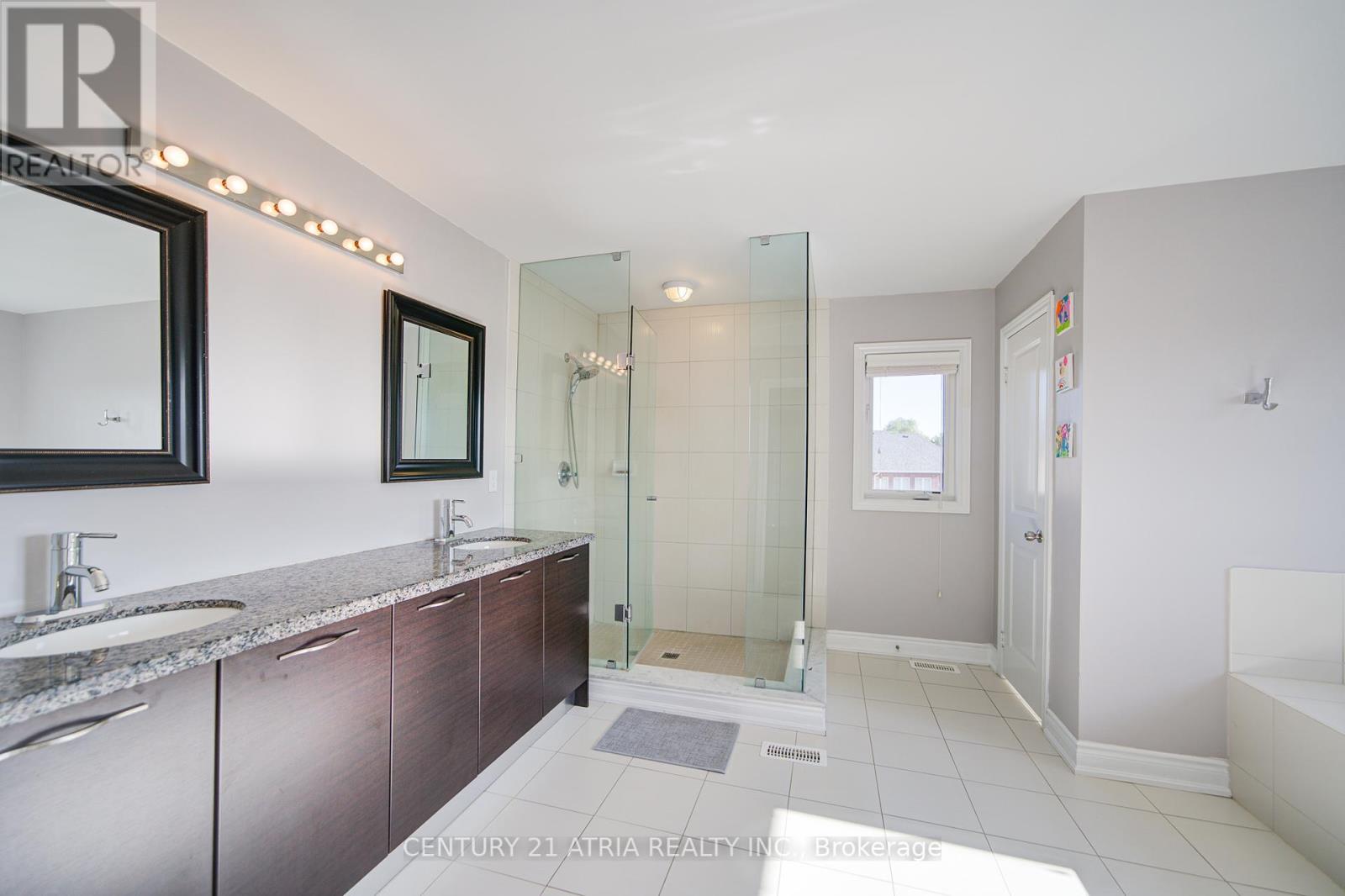 10 Gladys Rolling Avenue, East Gwillimbury, Ontario  L0G 1M0 - Photo 26 - N12409127