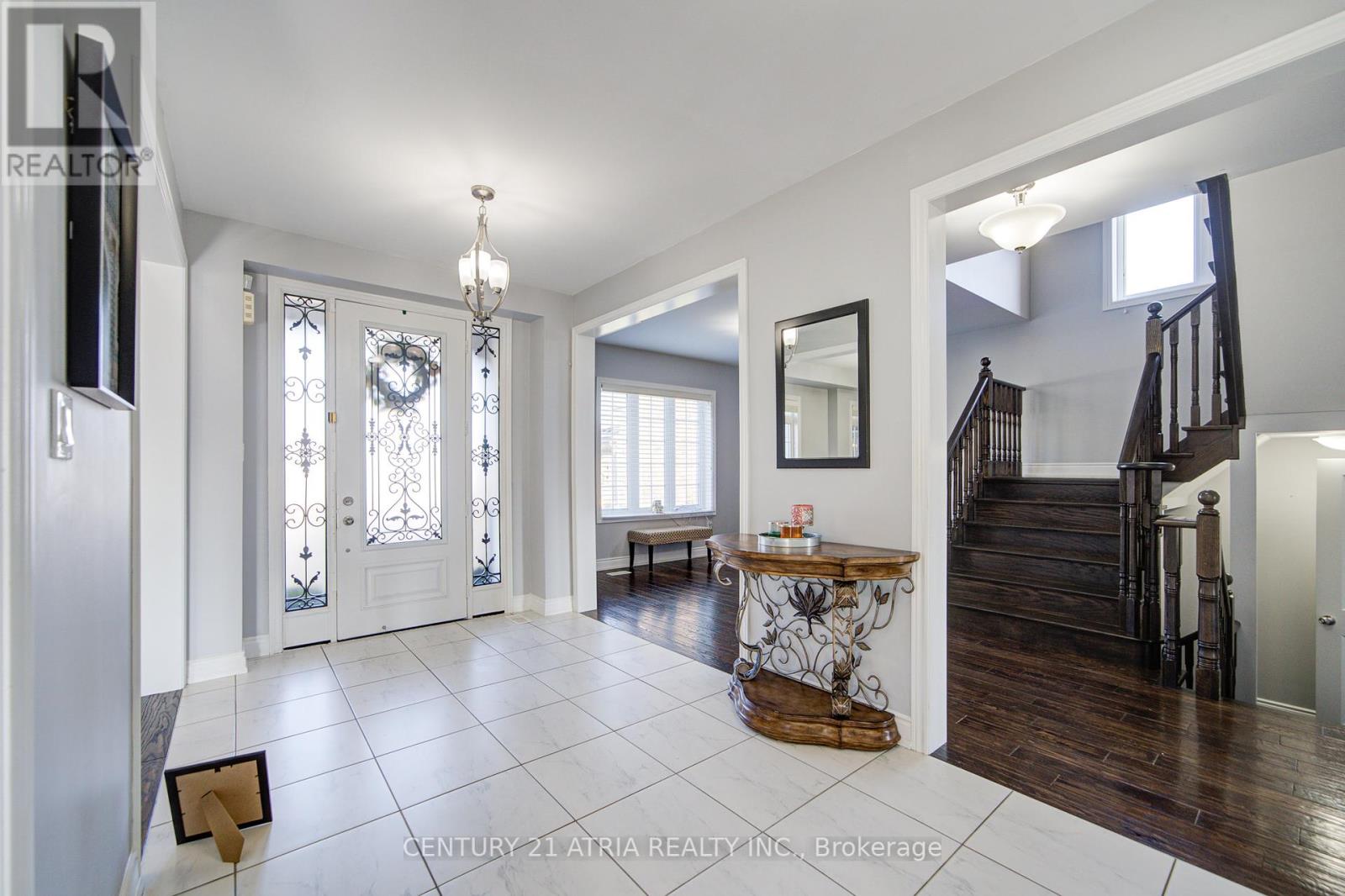 10 Gladys Rolling Avenue, East Gwillimbury, Ontario  L0G 1M0 - Photo 3 - N12409127