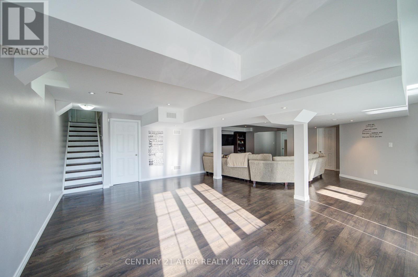 10 Gladys Rolling Avenue, East Gwillimbury, Ontario  L0G 1M0 - Photo 45 - N12409127