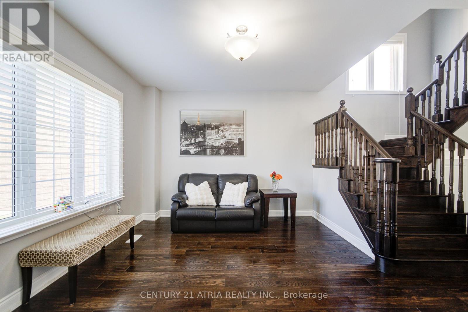 10 Gladys Rolling Avenue, East Gwillimbury, Ontario  L0G 1M0 - Photo 5 - N12409127