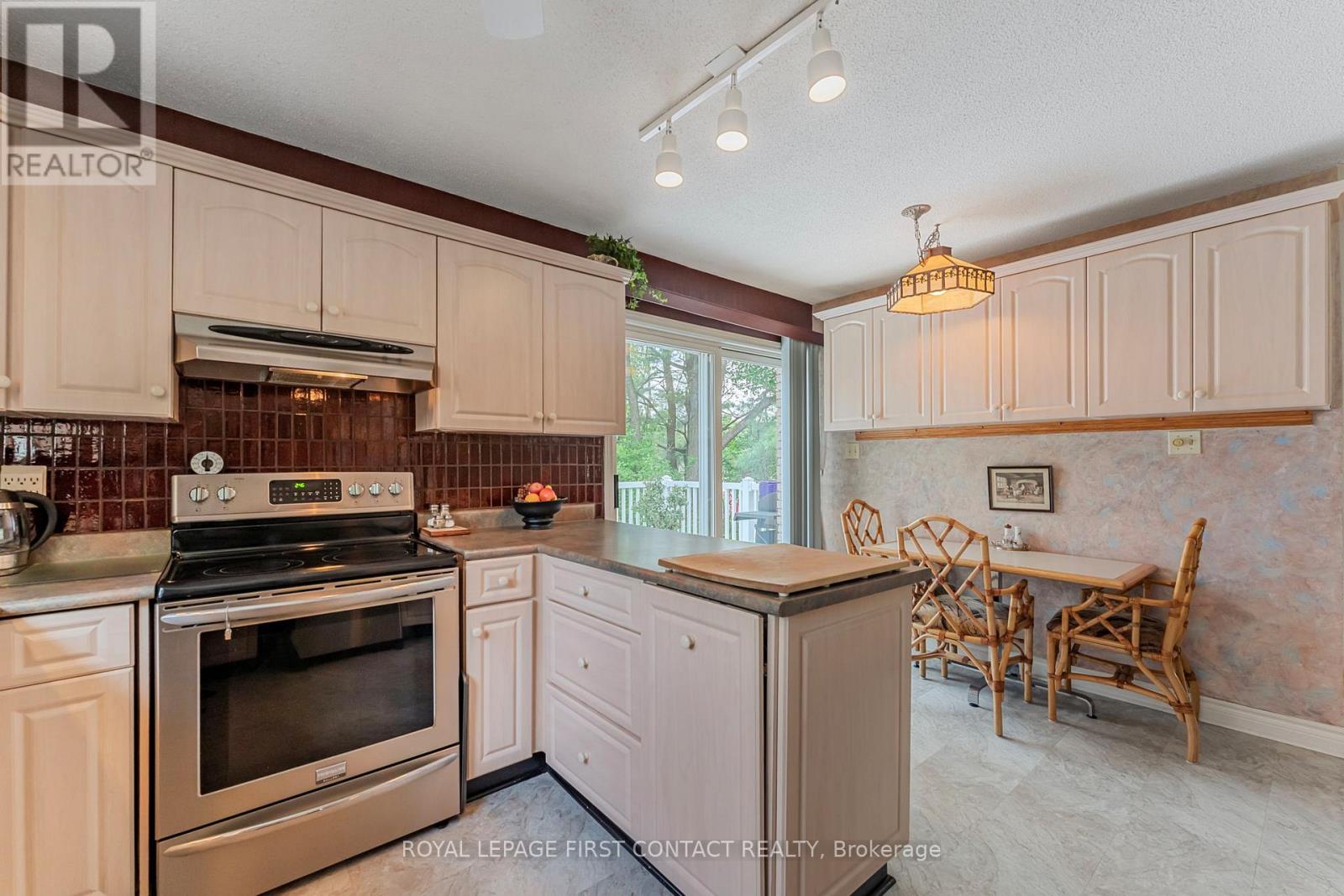 21 Pooles Road, Springwater, Ontario  L9X 0P5 - Photo 11 - S12409008