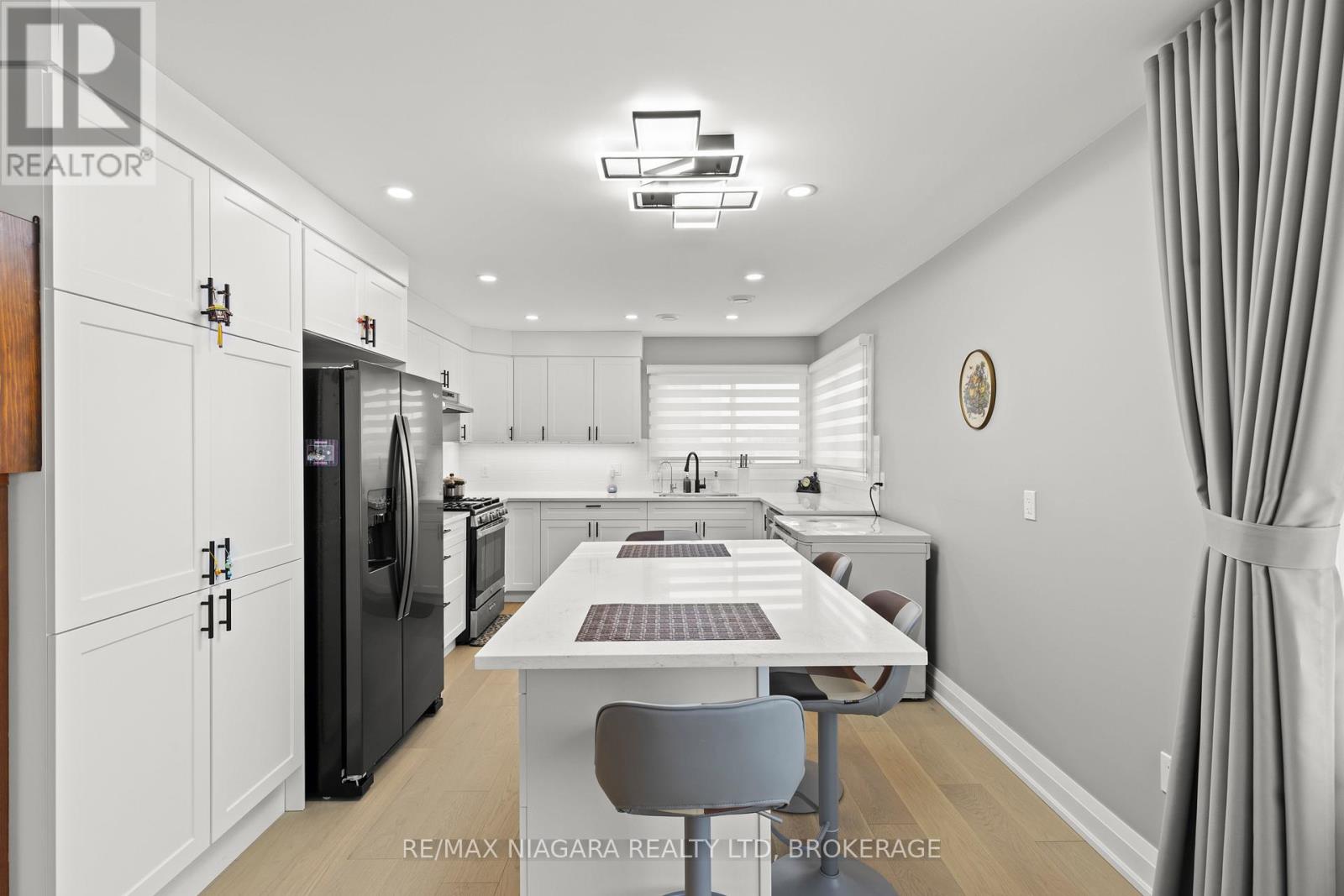 1530 Niagara Stone Road, Niagara-On-The-Lake, Ontario  L0S 1J0 - Photo 6 - X12394556