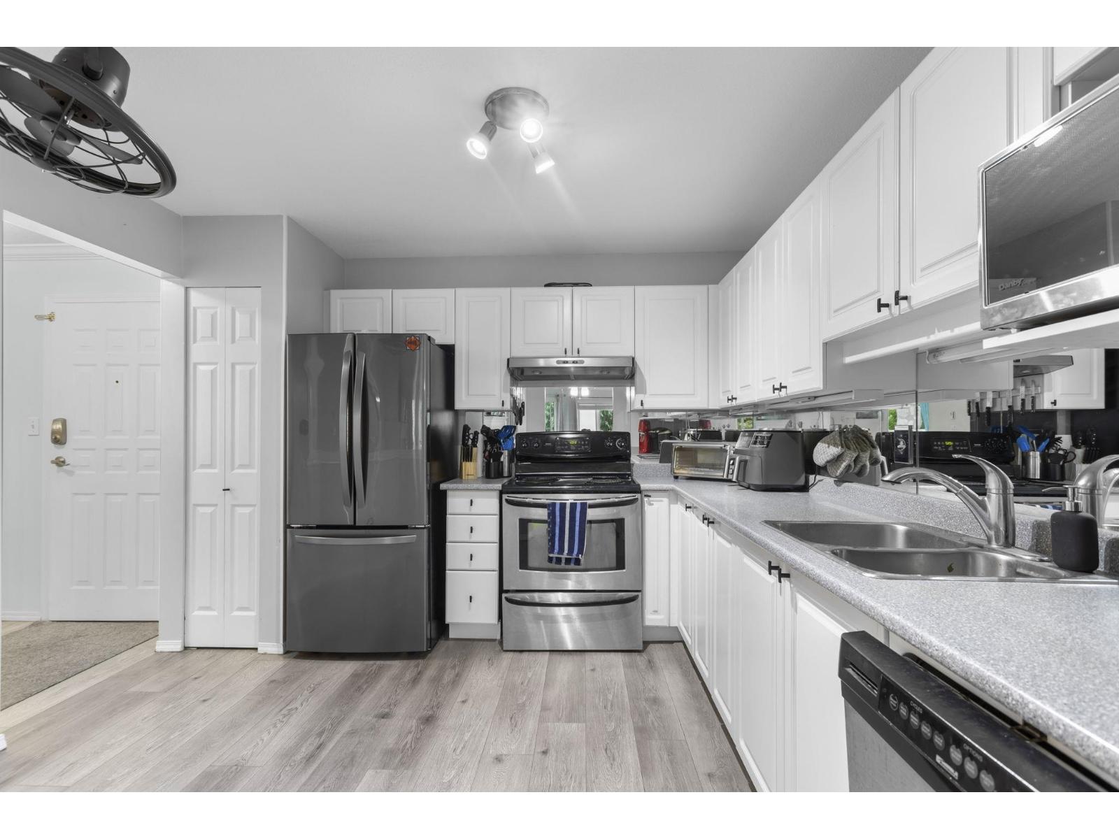 313 3172 Gladwin Road, Abbotsford, British Columbia  V2T 5T3 - Photo 11 - R3048488