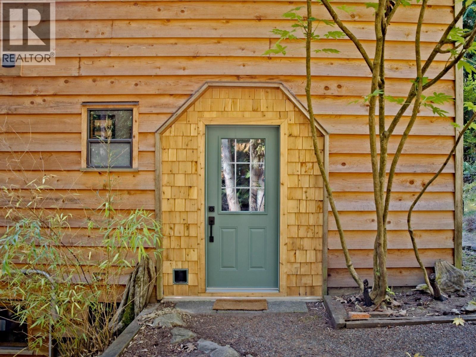 187 S Warbler Road, Galiano Island, British Columbia  V0N 1P0 - Photo 2 - R3047187