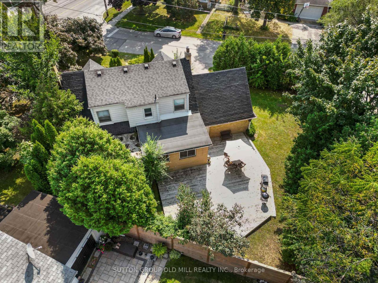 2 Bywood Drive, Toronto, Ontario  M9A 1L7 - Photo 33 - W12408939