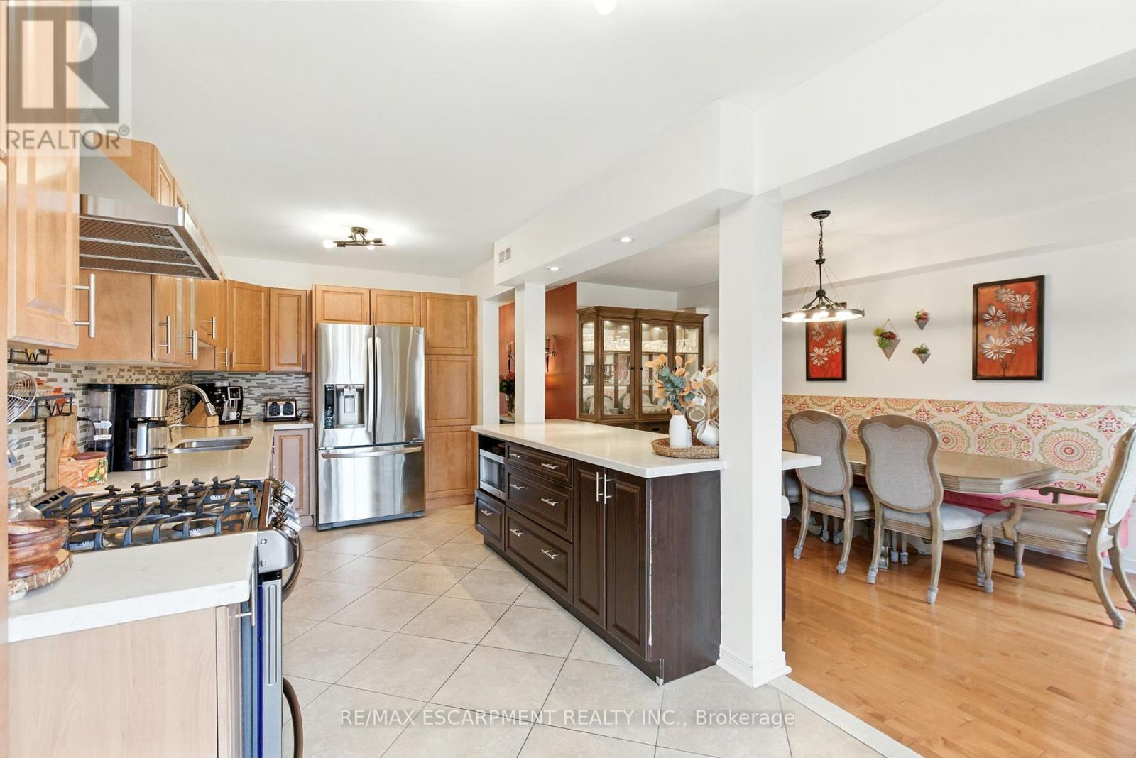 3856 Skyview Street, Mississauga, Ontario  L5M 8A1 - Photo 15 - W12408972