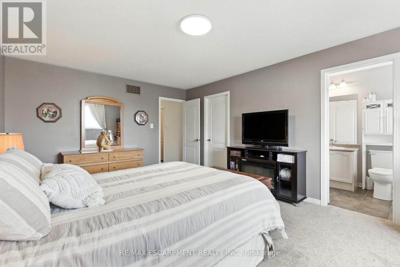 3856 Skyview Street, Mississauga, Ontario  L5M 8A1 - Photo 20 - W12408972