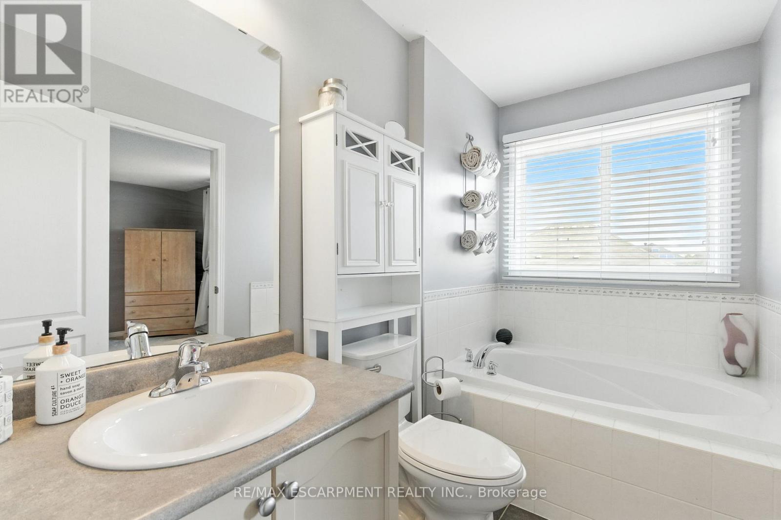 3856 Skyview Street, Mississauga, Ontario  L5M 8A1 - Photo 22 - W12408972