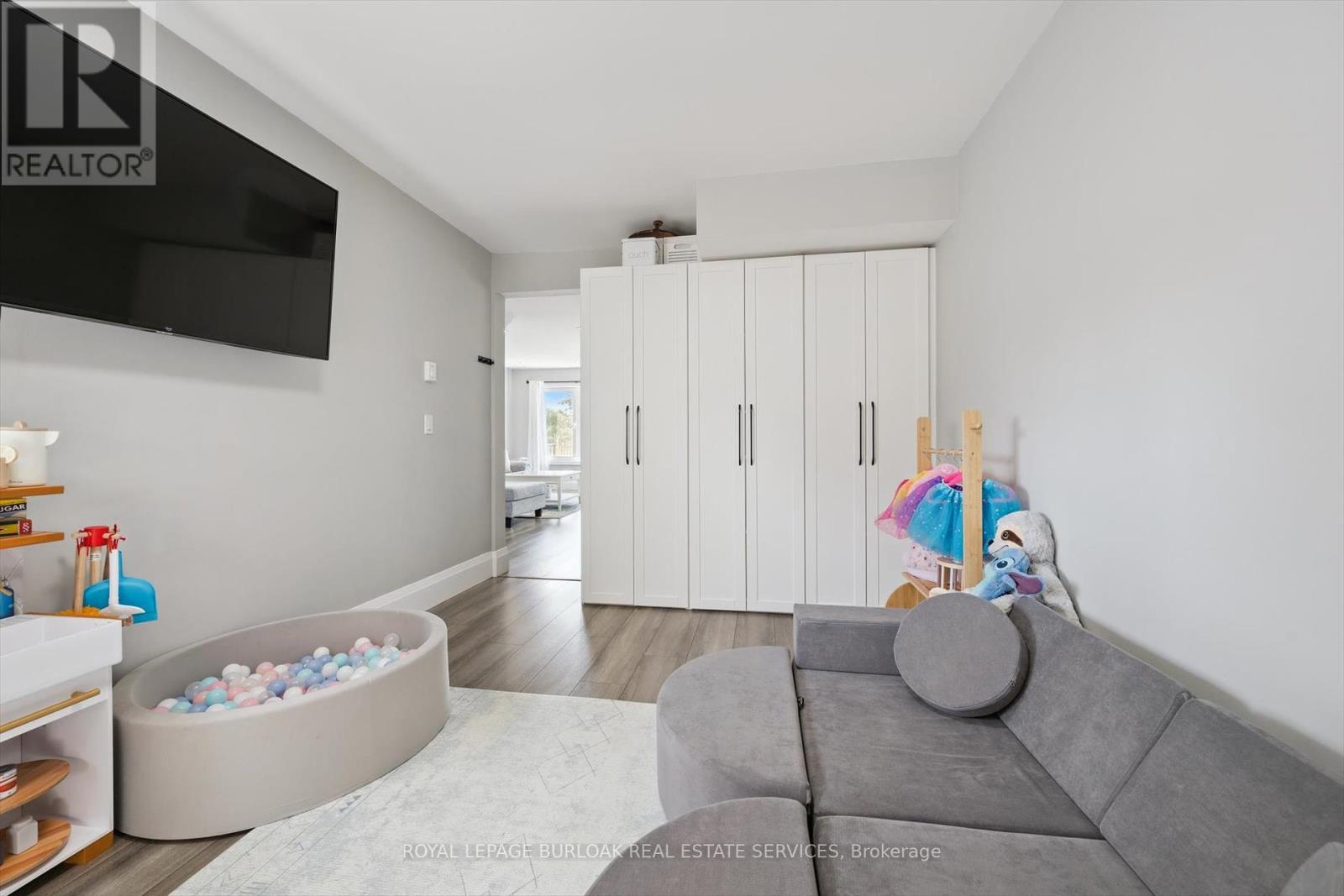 2152 Pelee Boulevard, Oakville, Ontario  L6H 4C8 - Photo 18 - W12409007