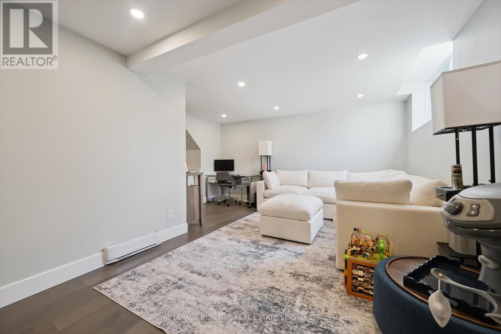 2152 Pelee Boulevard, Oakville, Ontario  L6H 4C8 - Photo 31 - W12409007