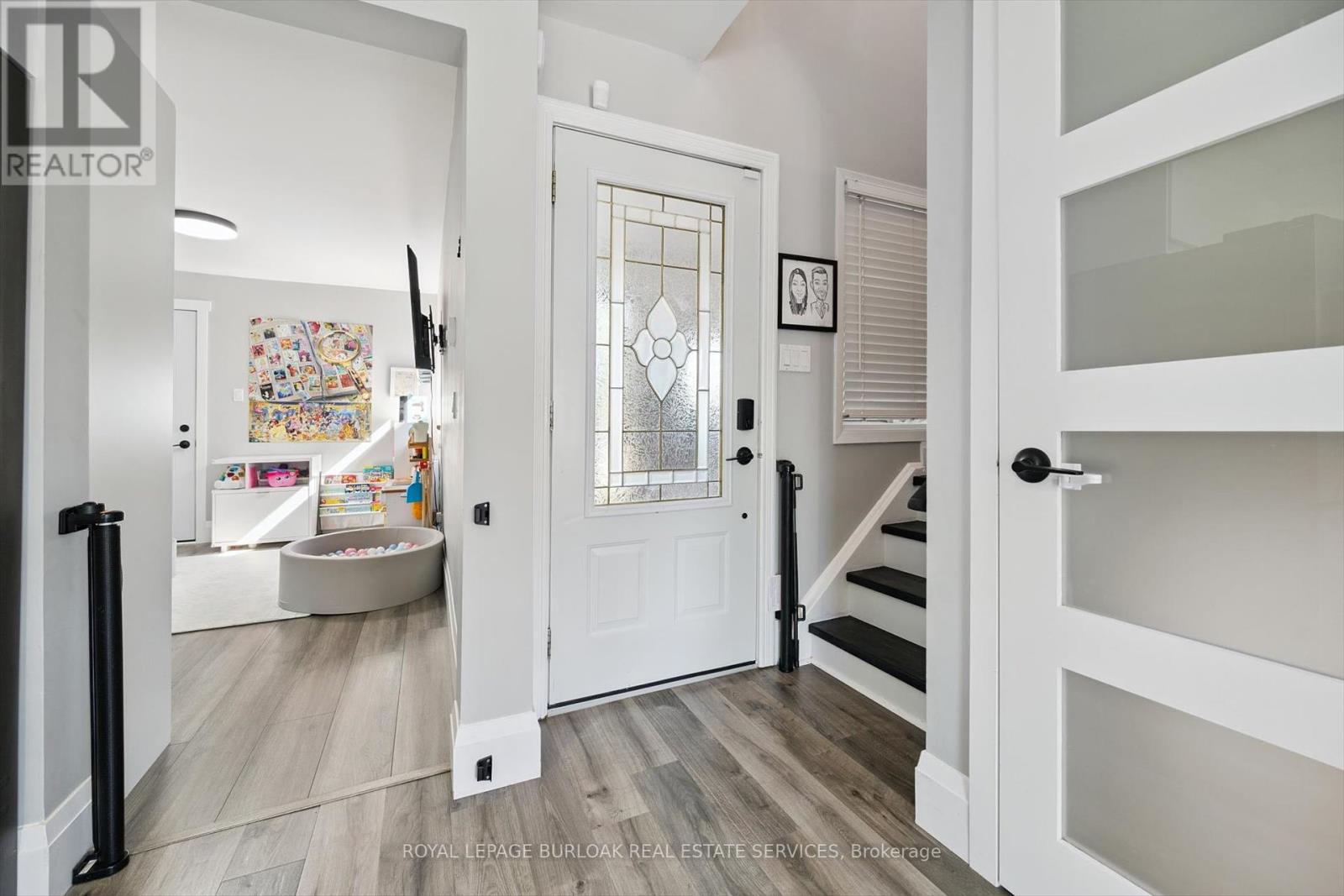 2152 Pelee Boulevard, Oakville, Ontario  L6H 4C8 - Photo 6 - W12409007