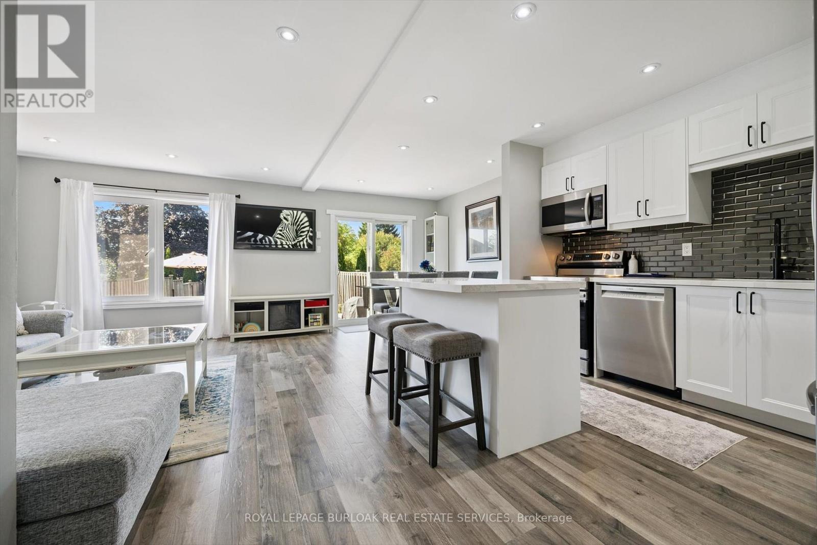 2152 Pelee Boulevard, Oakville, Ontario  L6H 4C8 - Photo 7 - W12409007