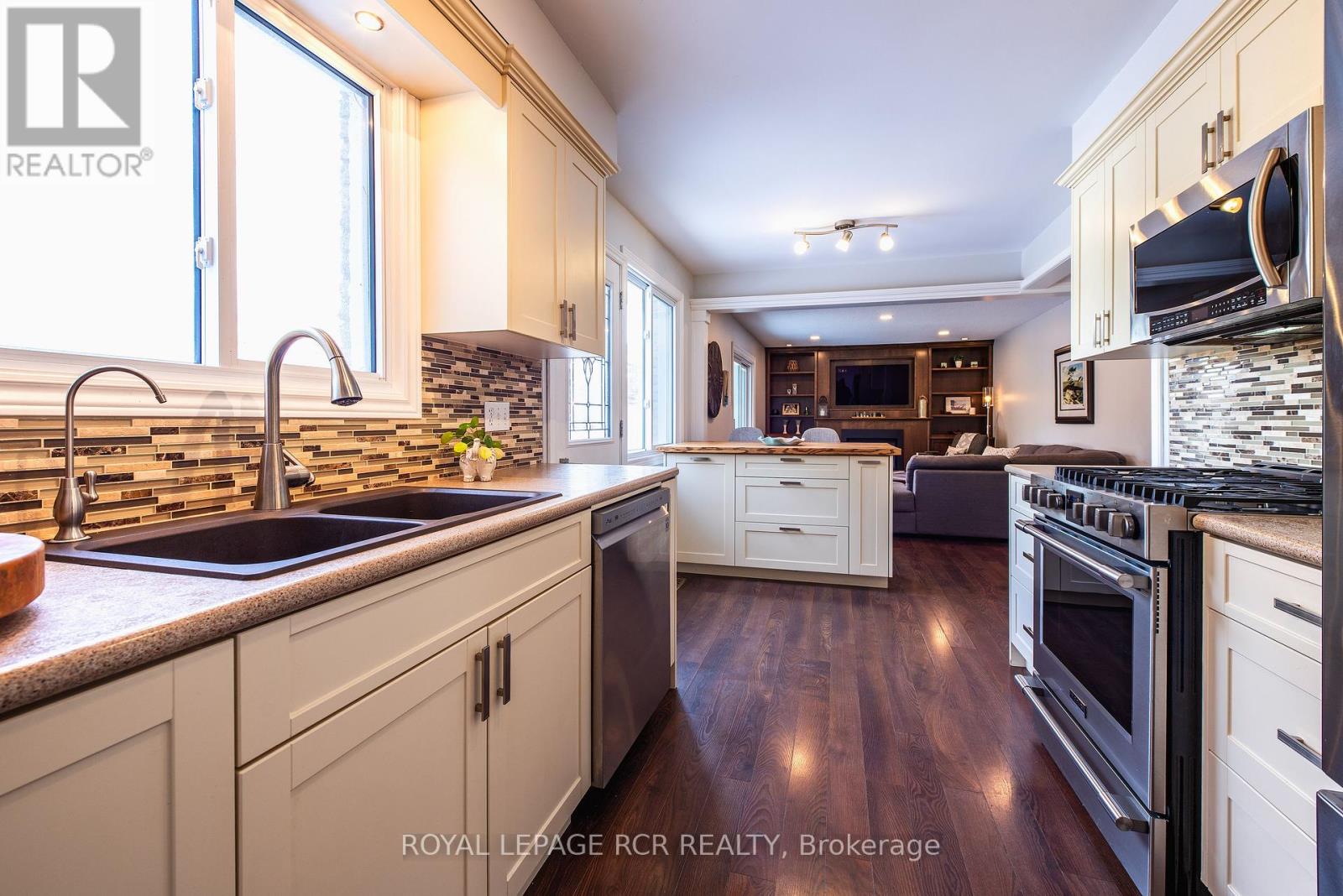 35 Elm Avenue, Orangeville, Ontario  L9W 3G3 - Photo 12 - W12409031