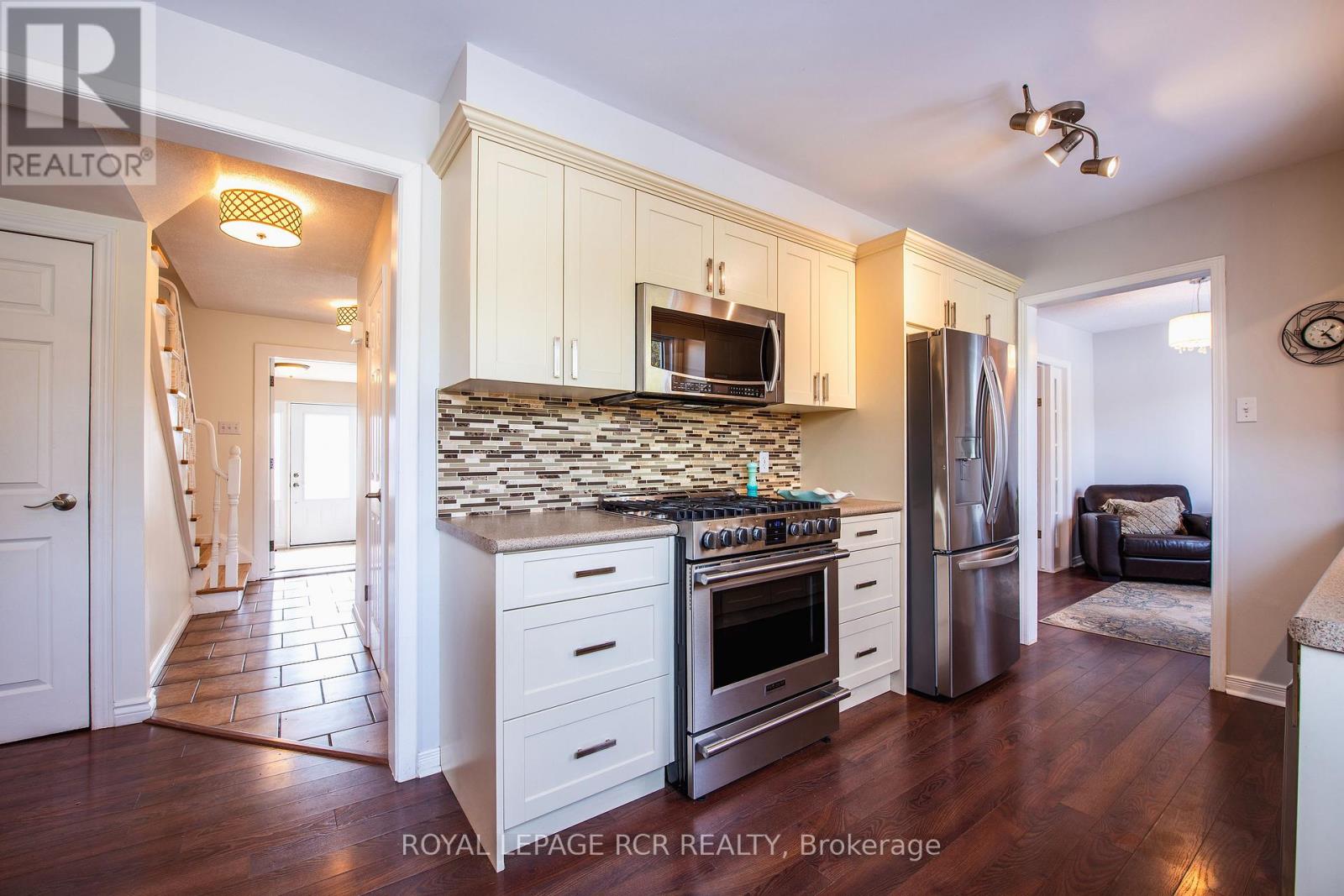 35 Elm Avenue, Orangeville, Ontario  L9W 3G3 - Photo 9 - W12409031
