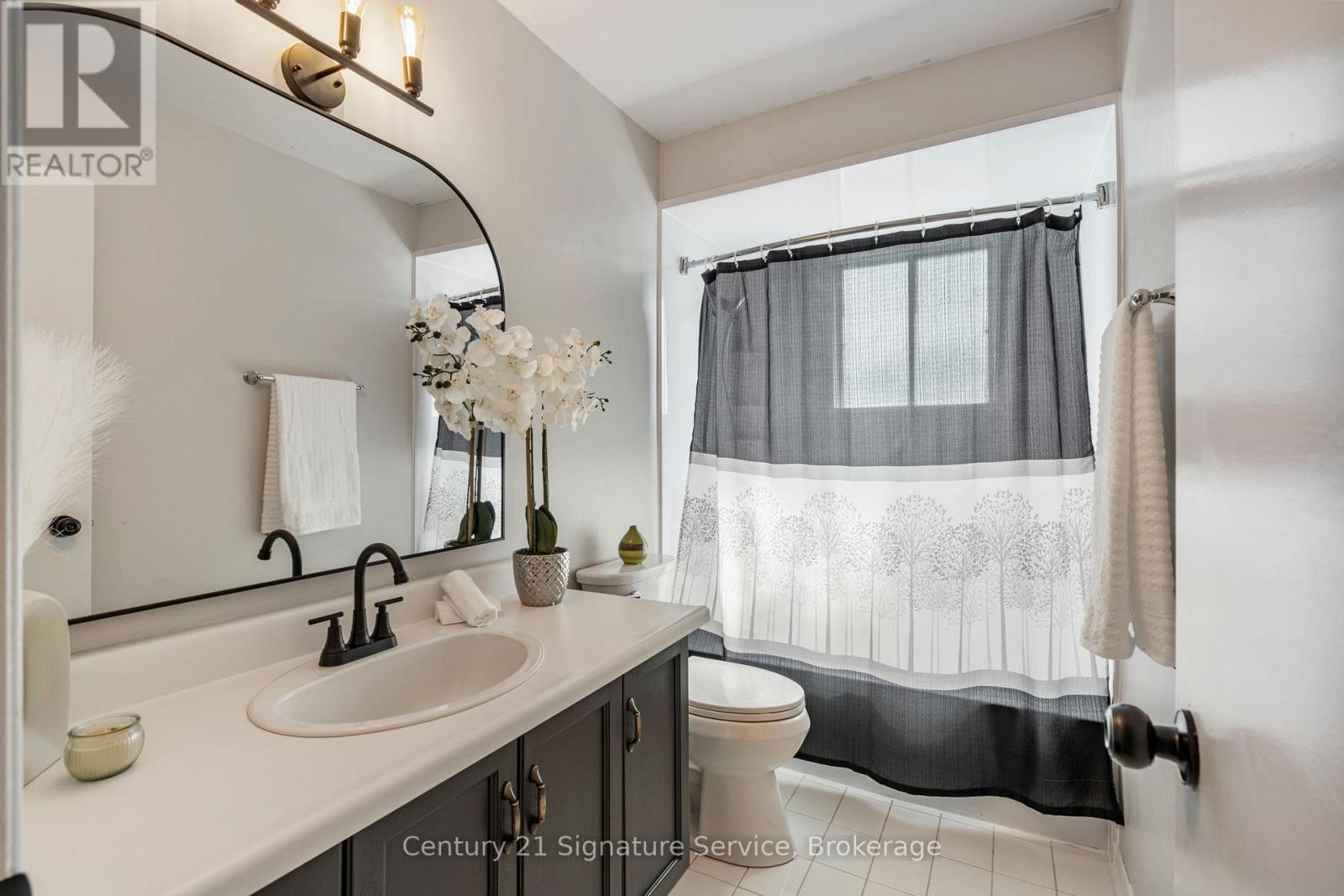 80 Dutch Crescent, Brampton (Fletcher's Creek South), Ontario  L6Y 3X1 - Photo 13 - W12409033