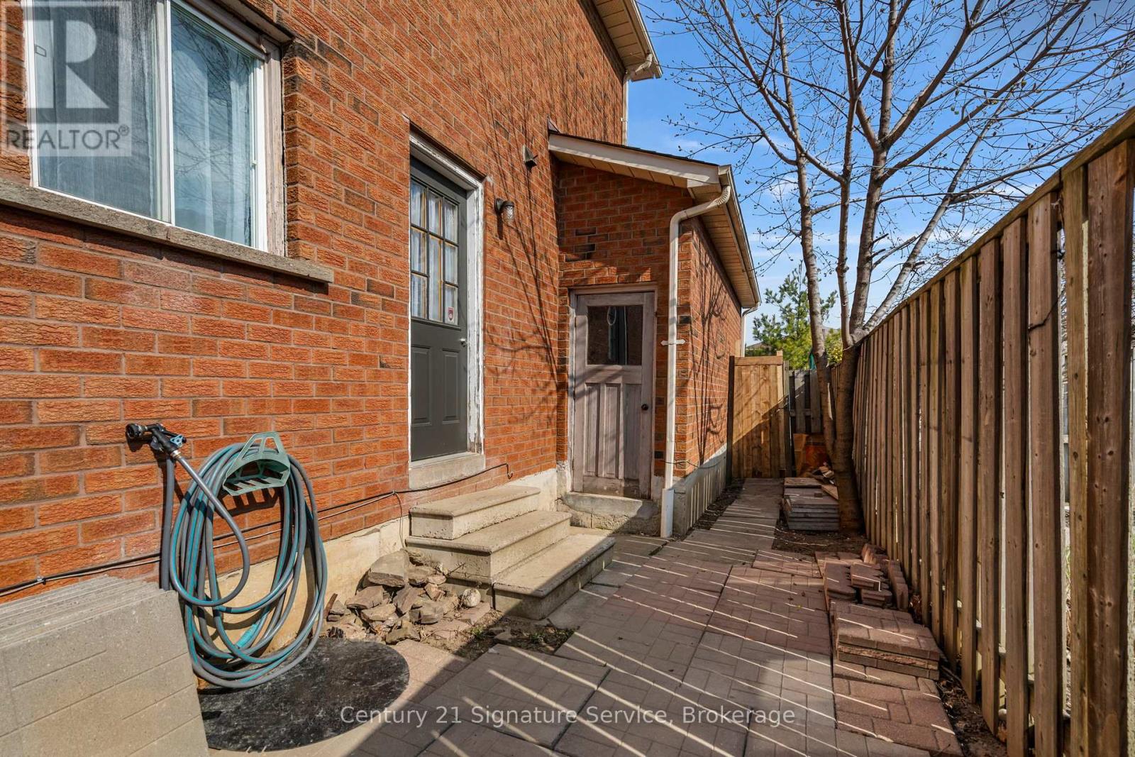 80 Dutch Crescent, Brampton (Fletcher's Creek South), Ontario  L6Y 3X1 - Photo 19 - W12409033