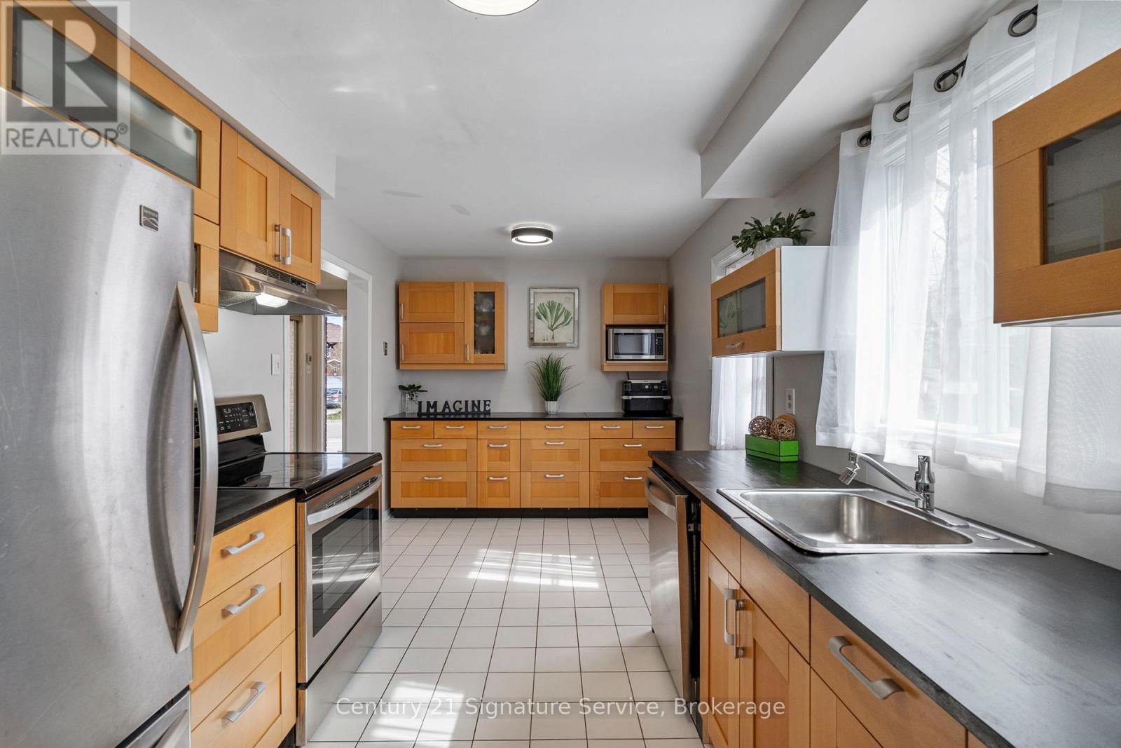 80 Dutch Crescent, Brampton (Fletcher's Creek South), Ontario  L6Y 3X1 - Photo 5 - W12409033