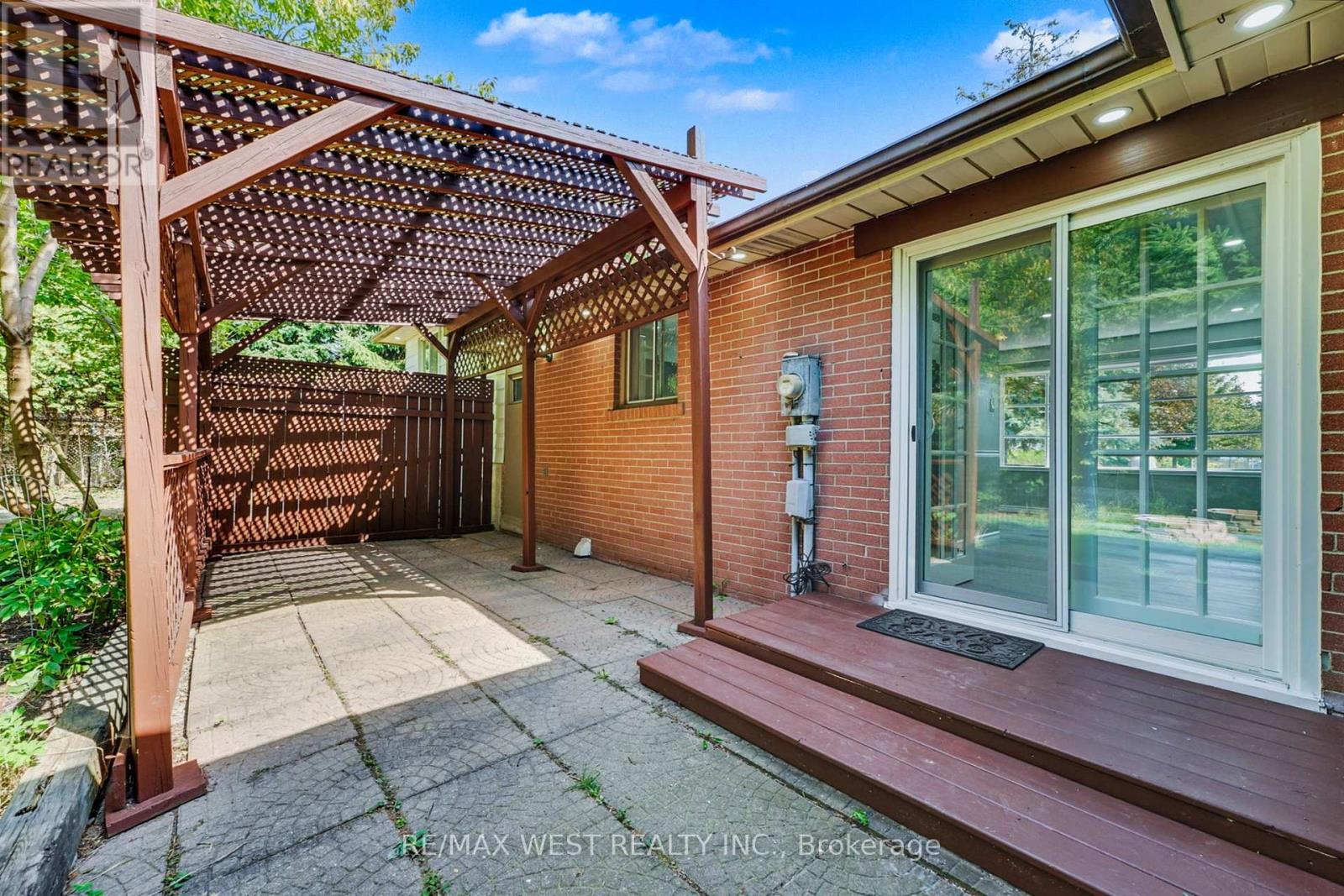 15 Lawrence Avenue, Orangeville, Ontario  L9W 1S5 - Photo 12 - W12409071