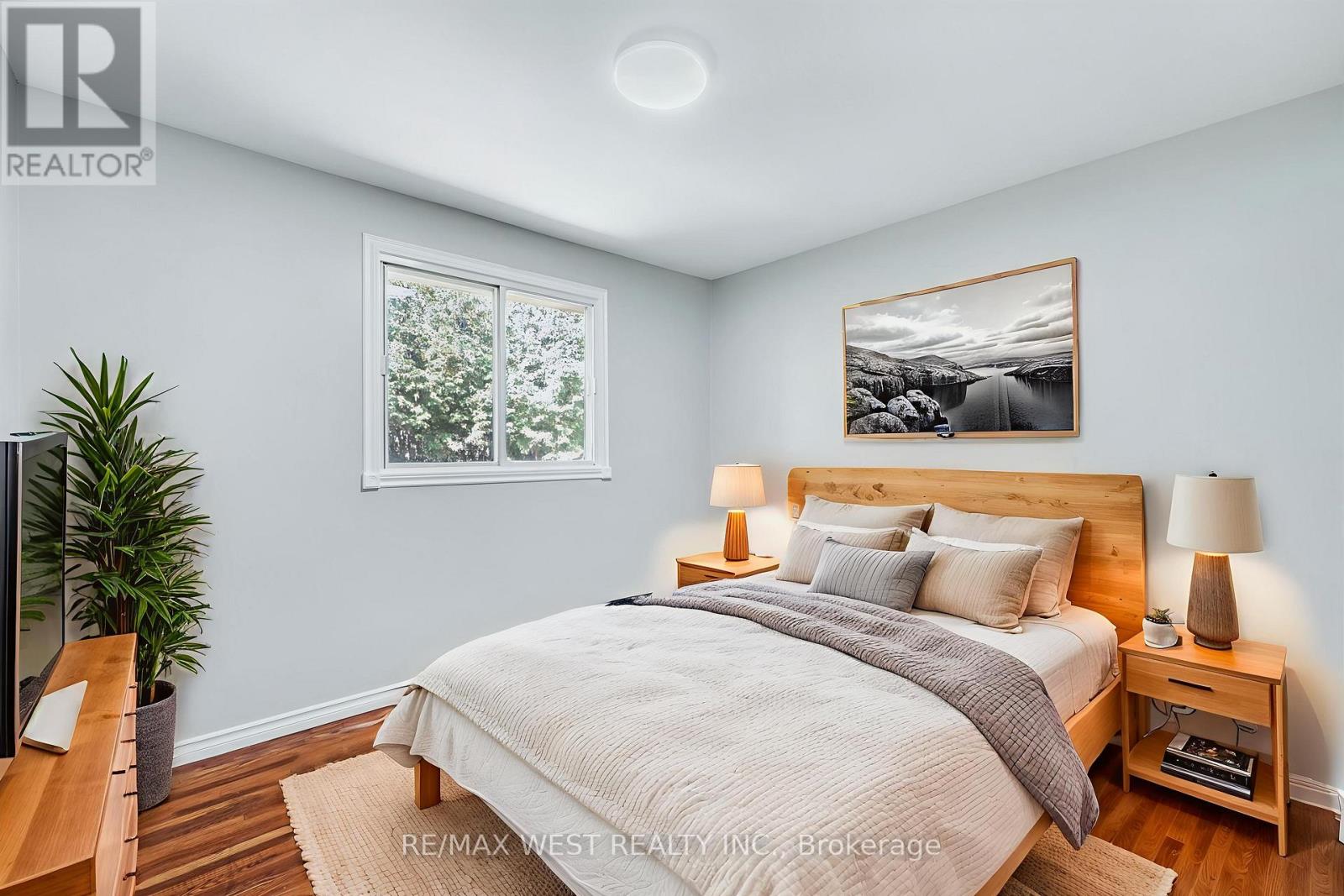 15 Lawrence Avenue, Orangeville, Ontario  L9W 1S5 - Photo 8 - W12409071