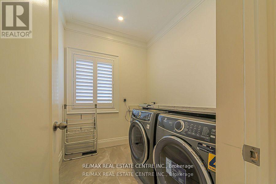 1 Hawthorn Crescent, Brampton (Westgate), Ontario  L6S 1A9 - Photo 19 - W12409099