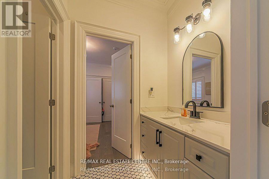 1 Hawthorn Crescent, Brampton (Westgate), Ontario  L6S 1A9 - Photo 26 - W12409099