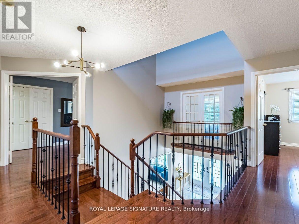 1206 Glenashton Drive, Oakville, Ontario  L6H 5L9 - Photo 18 - W12409101