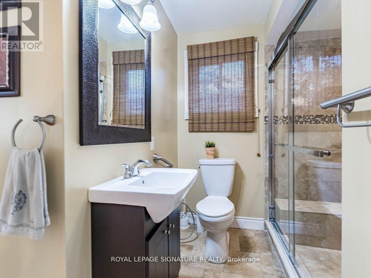 1206 Glenashton Drive, Oakville, Ontario  L6H 5L9 - Photo 27 - W12409101