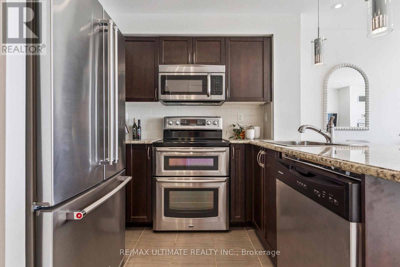 1402 - 816 Lansdowne Avenue, Toronto, Ontario  M6H 4K6 - Photo 12 - W12409109
