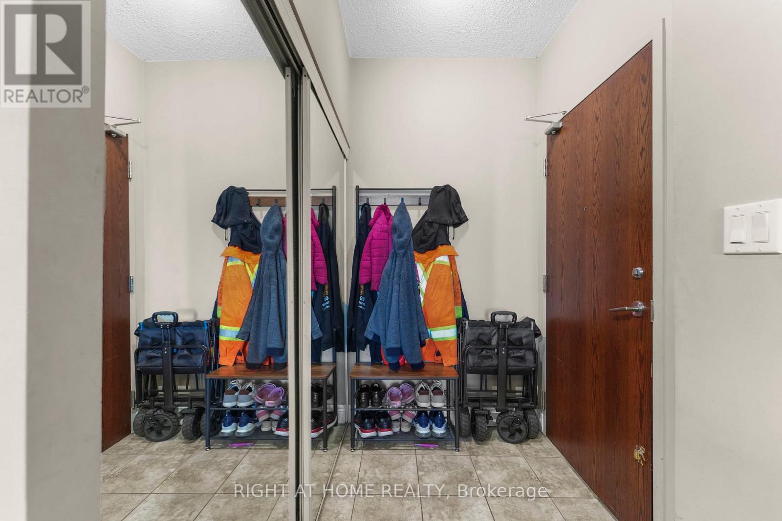105 - 2772 Keele Street, Toronto, Ontario  M3M 0A3 - Photo 3 - W12409144