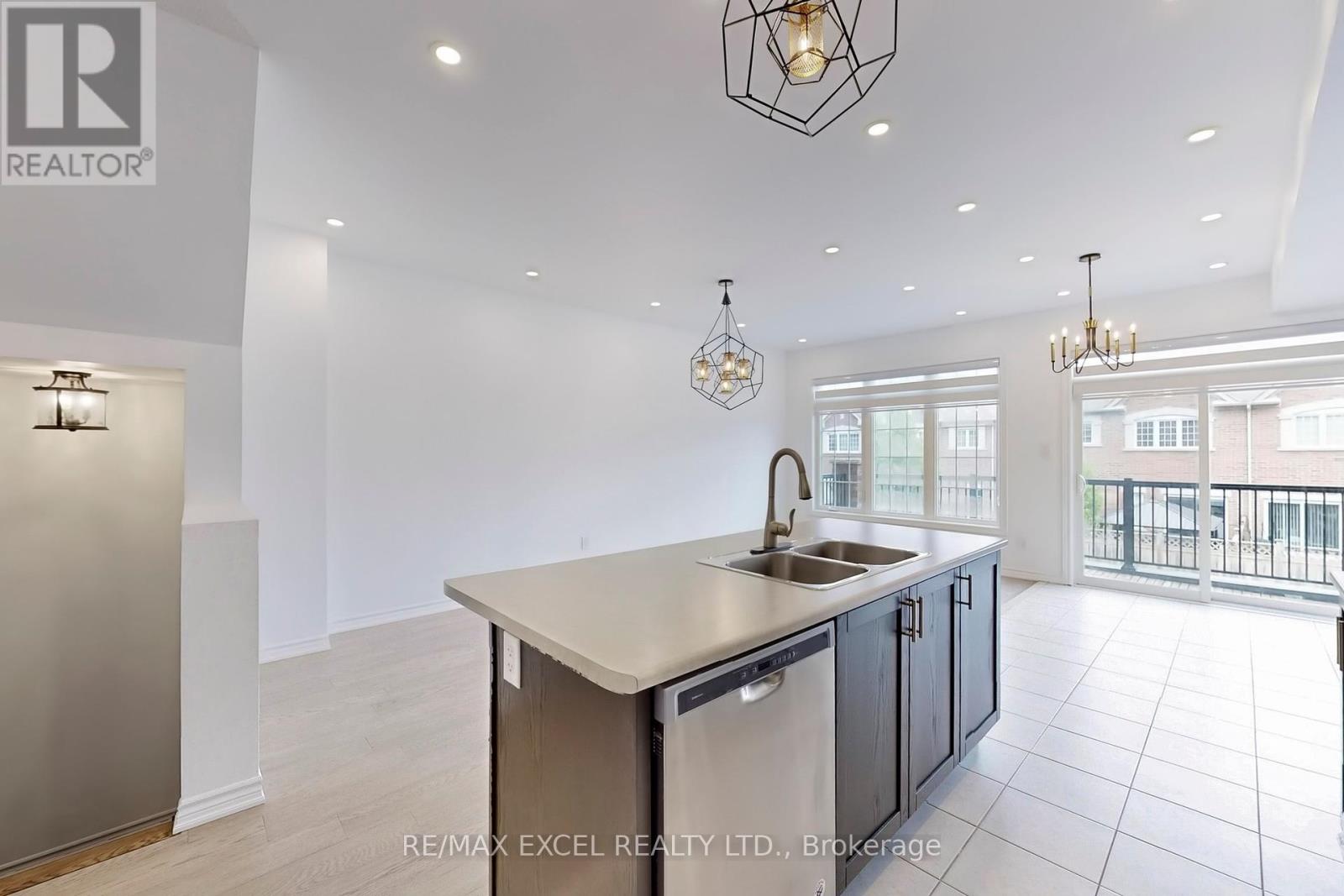 283 Dundas Way, Markham, Ontario  L6E 0S8 - Photo 12 - N12409027
