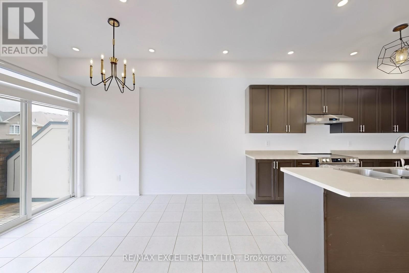 283 Dundas Way, Markham, Ontario  L6E 0S8 - Photo 13 - N12409027