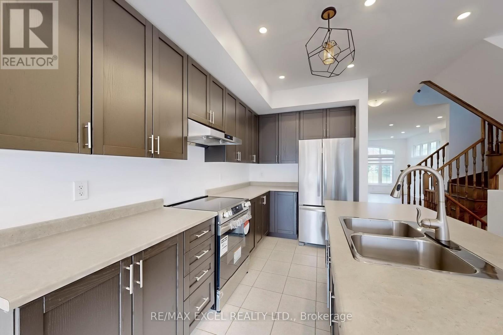 283 Dundas Way, Markham, Ontario  L6E 0S8 - Photo 10 - N12409027